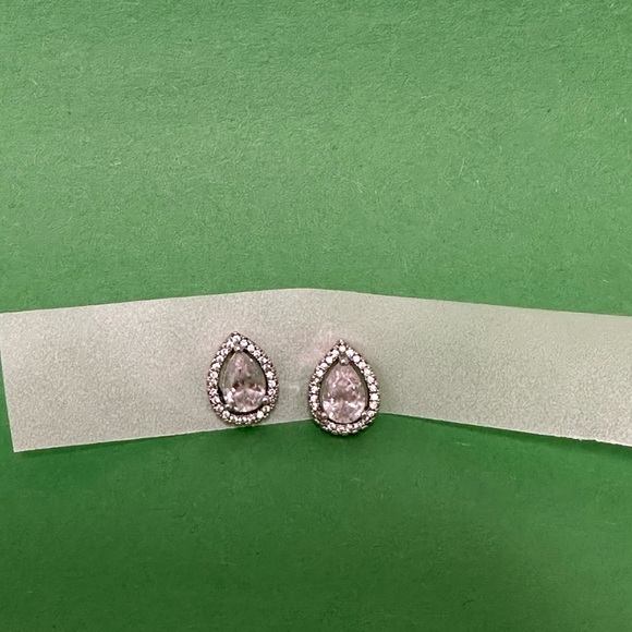 Cubic zirconia pear shaped earrings - Picture 4 of 7